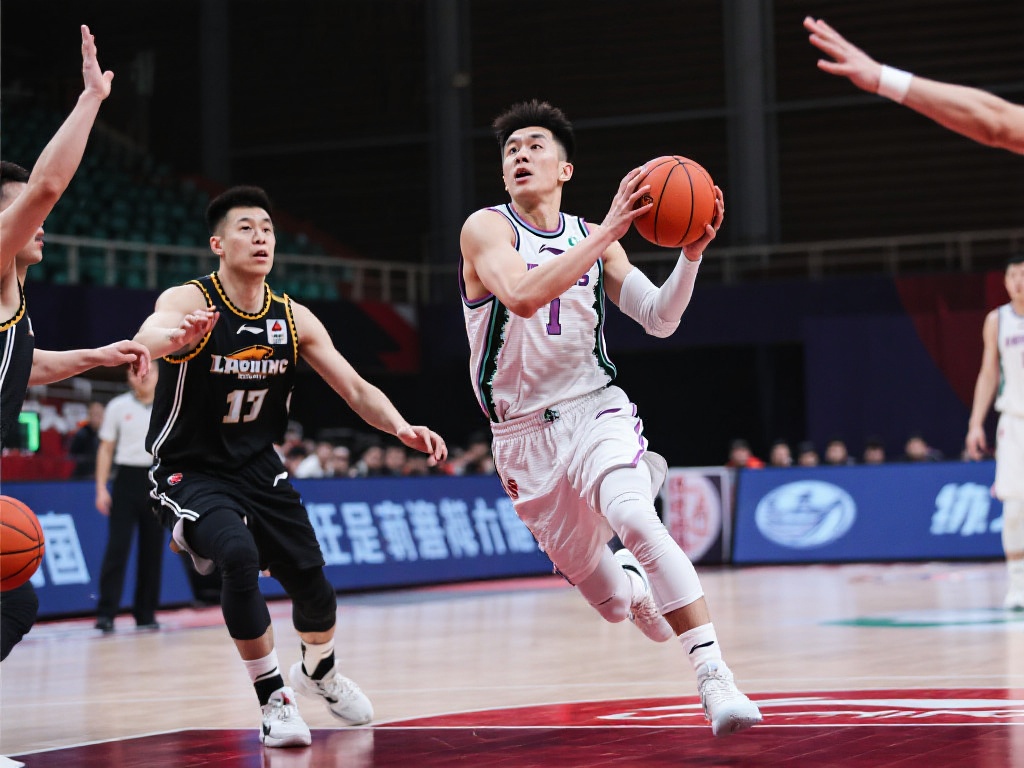 英超第35轮前瞻：西汉姆或2：2战平利物浦，曼联有望3：2险胜伯恩利